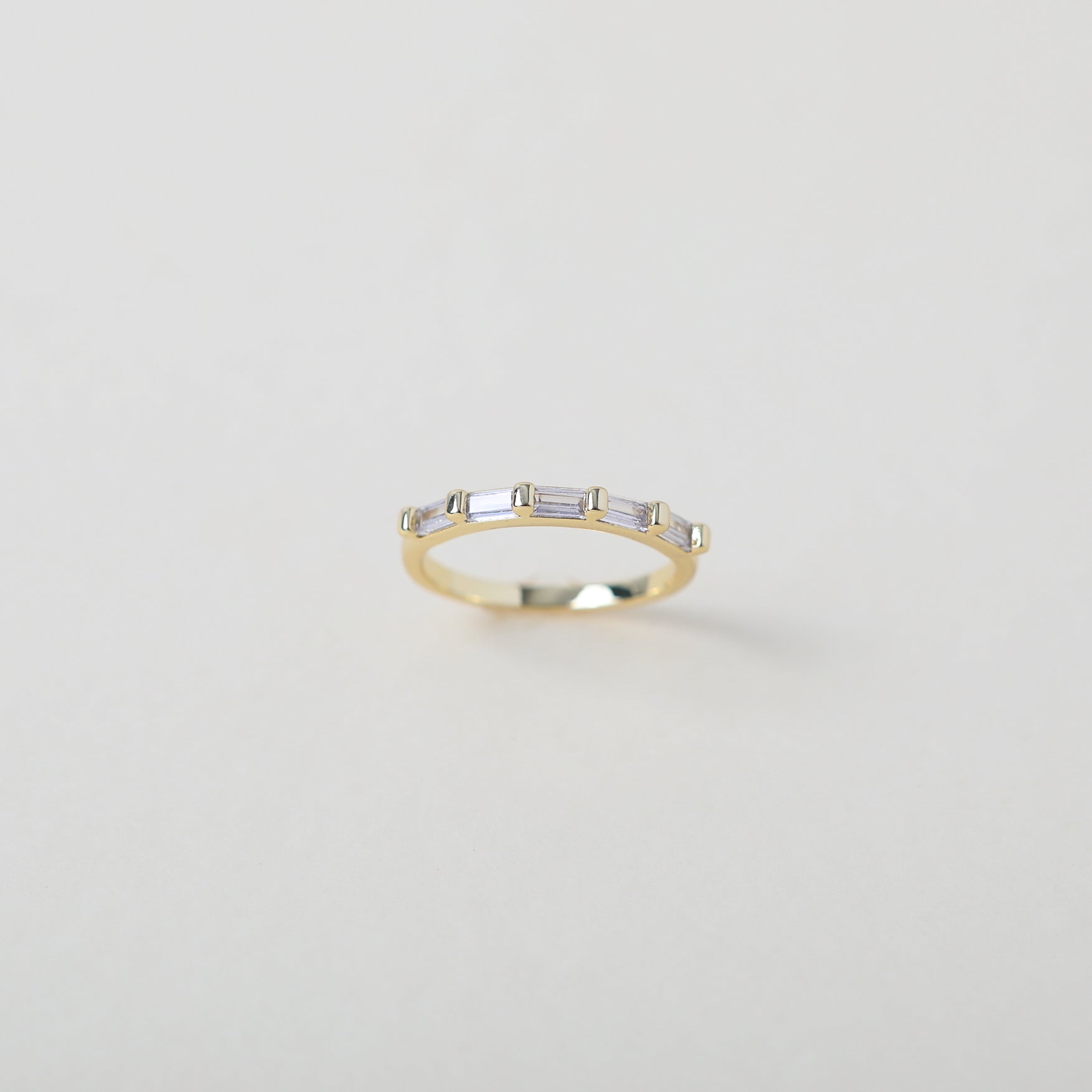 elegant Gold ring with five crystal baguettes
