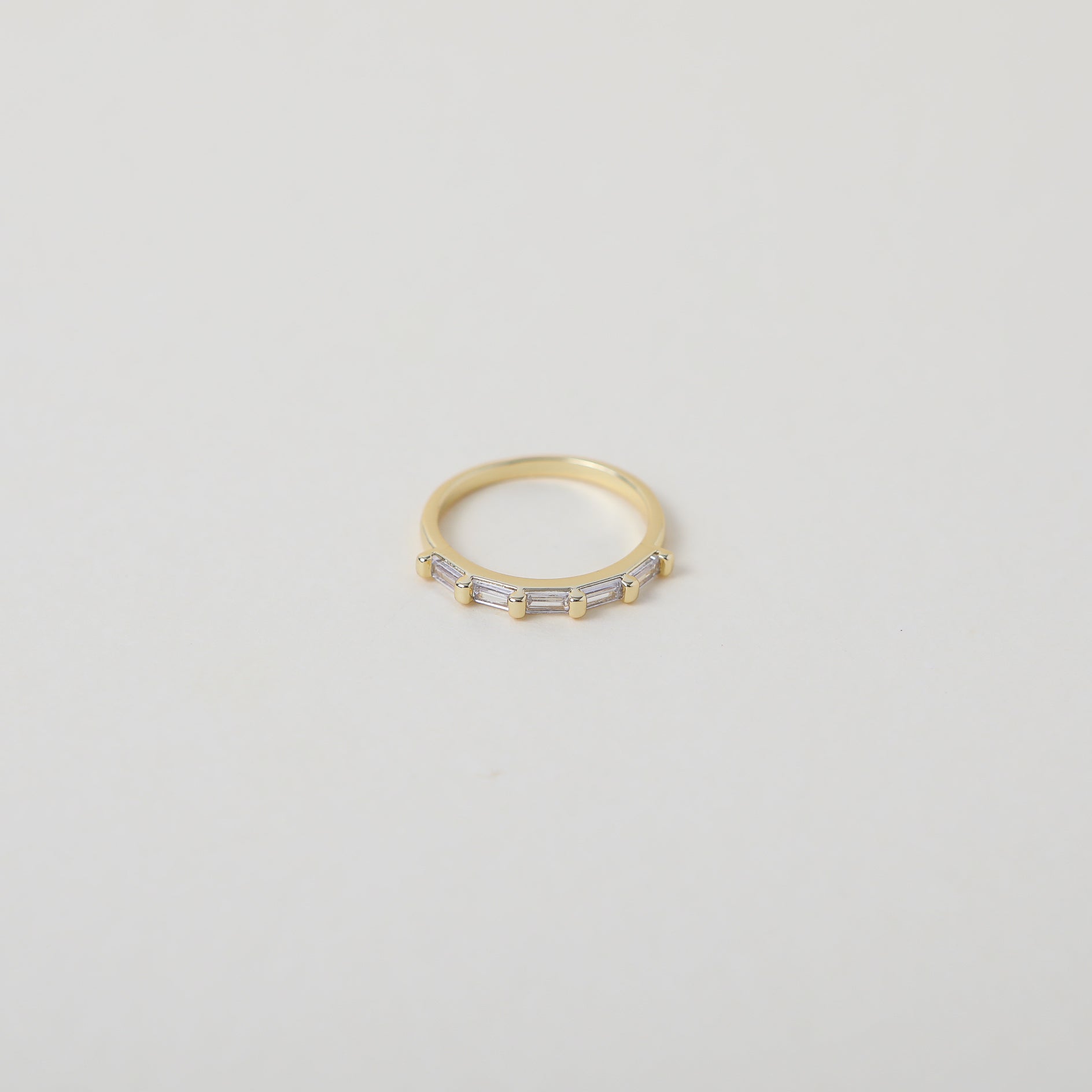 elegant Gold ring with five crystal baguettes