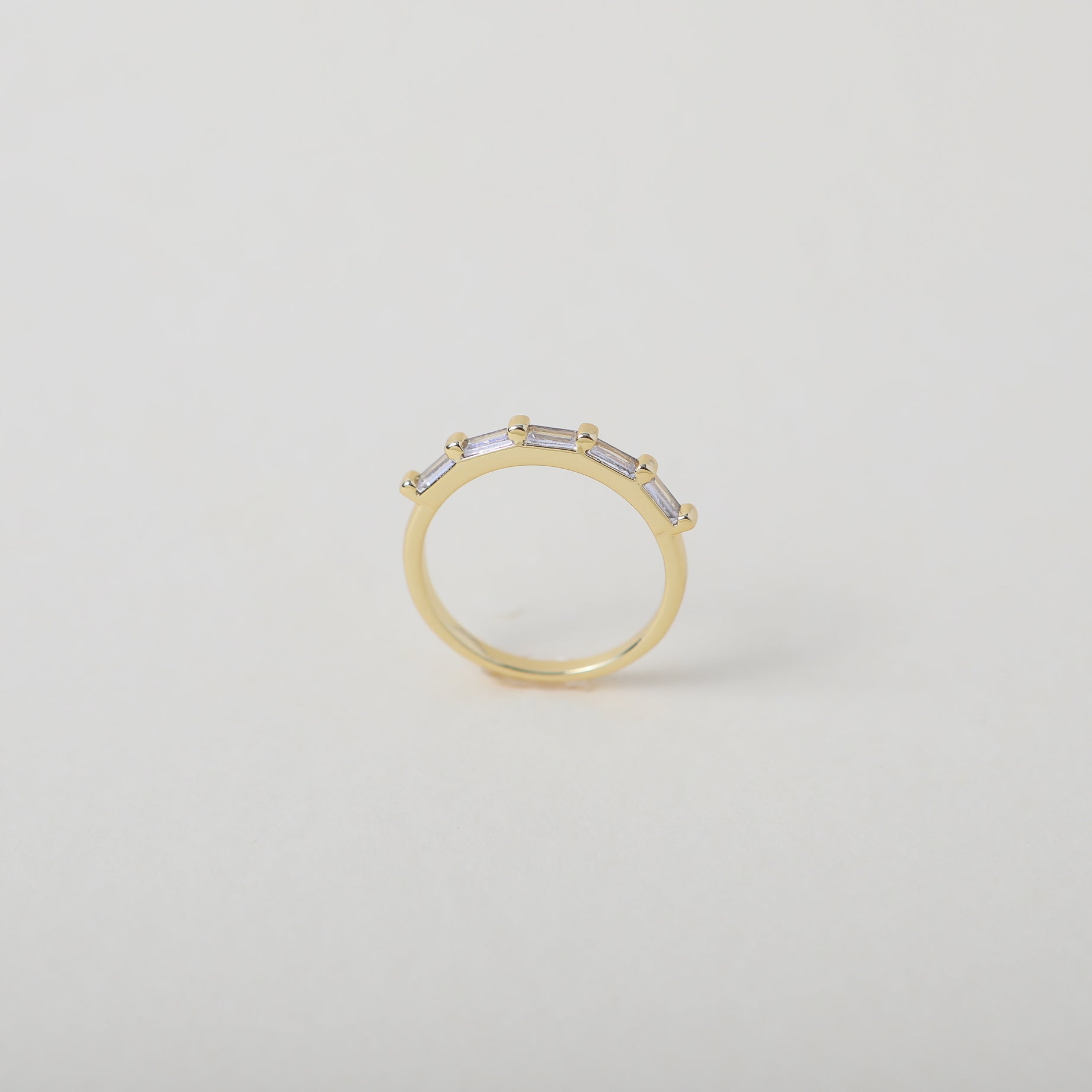 elegant Gold ring with five crystal baguettes